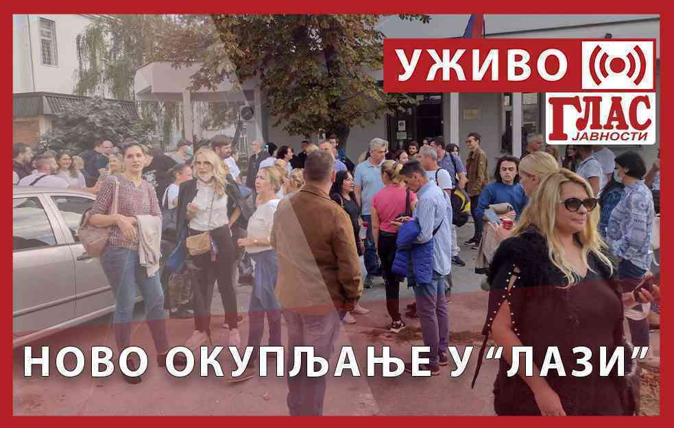 GLAS UŽIVO: NOVO OKUPLJANJE U „LAZI“ – MINISTARKA RAZGOVARALA SA ŠTRAJKAČIMA (VIDEO)